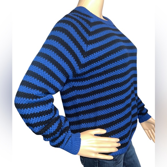 Forever 21 Sweater - Picture 3 of 6